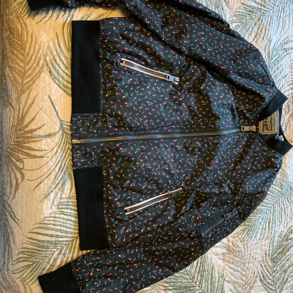 COPY - Levi’s NWOT Cropped Jacket - Picture 1 of 3
